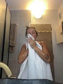 Snapshot of madiiy chatting on September 12, 2:57 pm madiiy online show from September 12, 2:57 pm