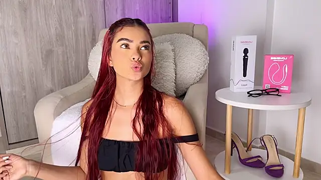 Snapshot of emilytolson_ chatting on September 12, 7:21 pm emilytolson  online show from September 12, 7:21 pm