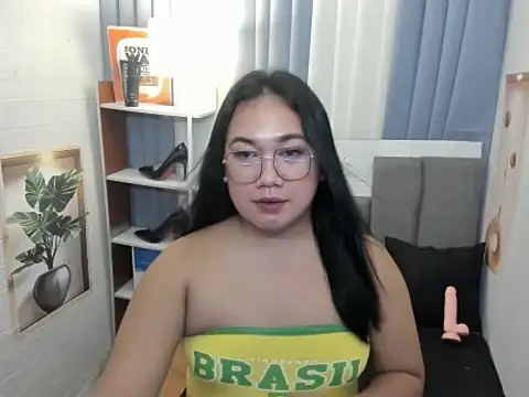 TsUncutKaren online show from December 2, 4:53 pm