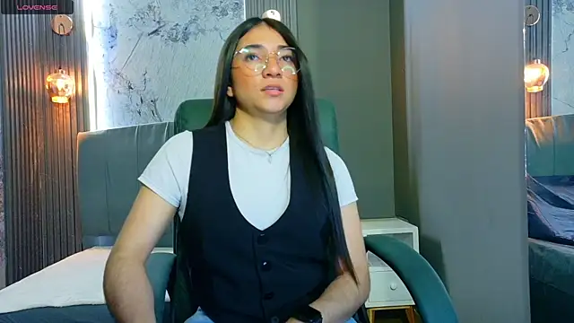 Snapshot of Aurora_jones11 chatting on October 6, 3:45 am Aurora jones11 online show from October 6, 3:45 am