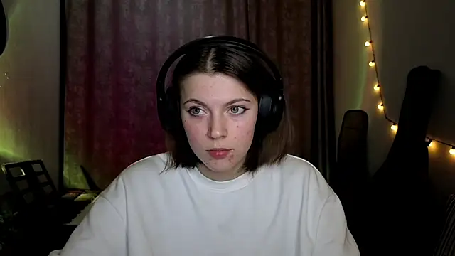 CutieAnny online show from February 18, 5:23 pm