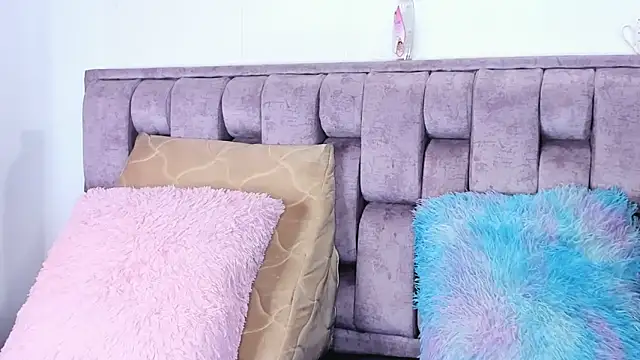 Alexa-Hunter online show from November 4, 8:58 pm