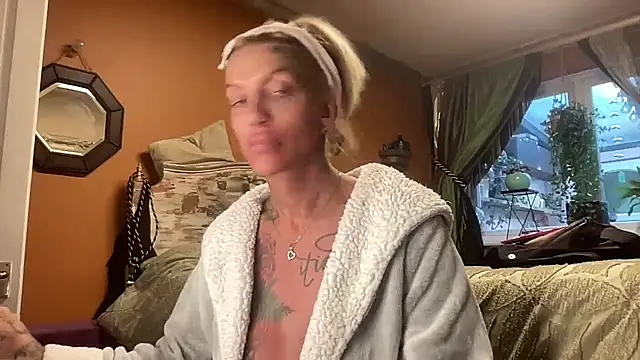 Snapshot of xl_uk_top_trans chatting on September 15, 7:16 am xl uk top trans online show from September 15, 7:16 am