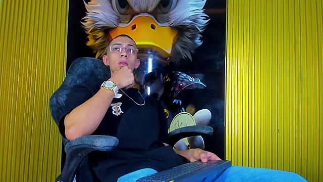 Dante Brown1  online show from November 24, 10:34 pm