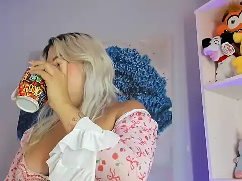 naomi sanz online show from April 20, 5:10 am