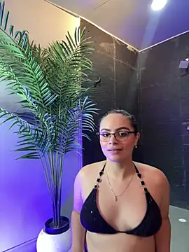 Tayler Kim online show from April 10, 6:58 pm