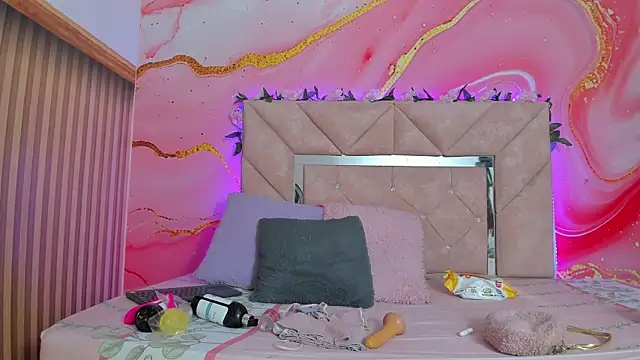 Taylor oriana  online show from November 21, 11:01 am