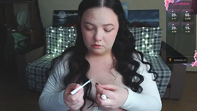 EmillyBones online show from December 21, 9:30 pm