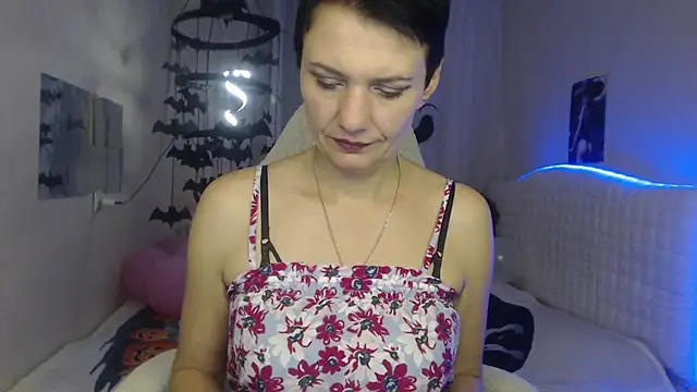 AvaSaturnian online show from October 14, 12:30 pm