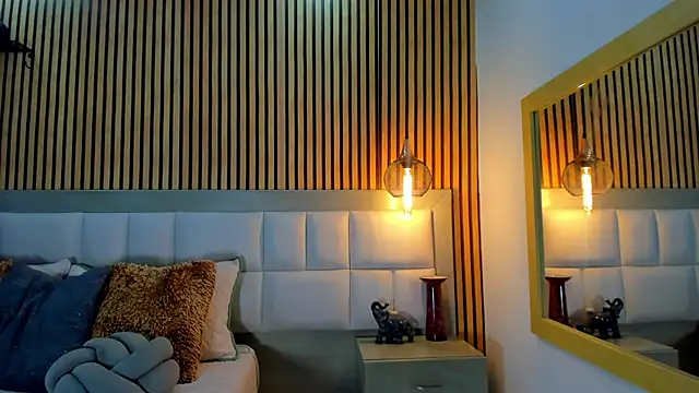 Roseaurora online show from January 13, 1:15 pm