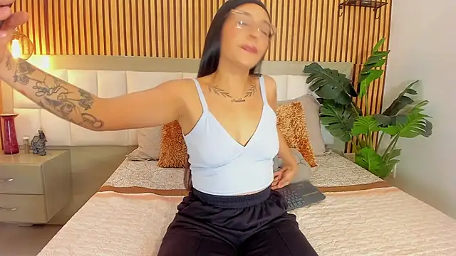 Roseaurora online show from October 13, 12:30 pm