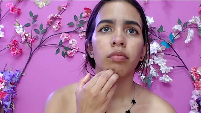 skinnysofia18 online show from November 8, 1:05 pm