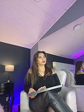 Samantha Milf   online show from December 17, 9:30 pm