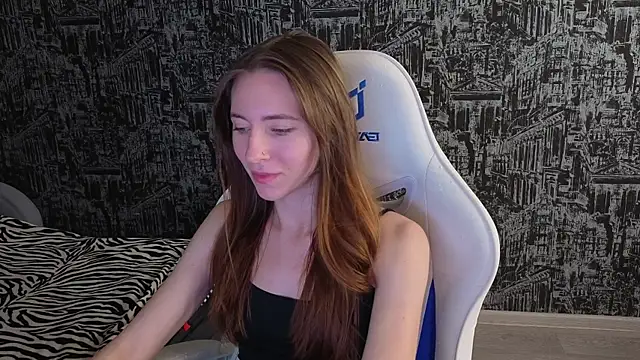 MiaLinder online show from October 5, 3:17 pm