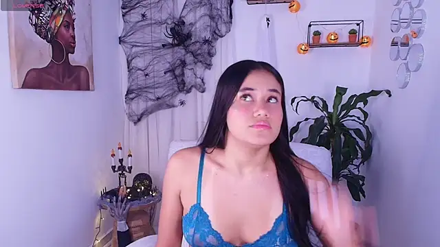 Snapshot of AlisxxnFx chatting on October 3, 4:39 am AlisxxnFx online show from October 3, 4:39 am