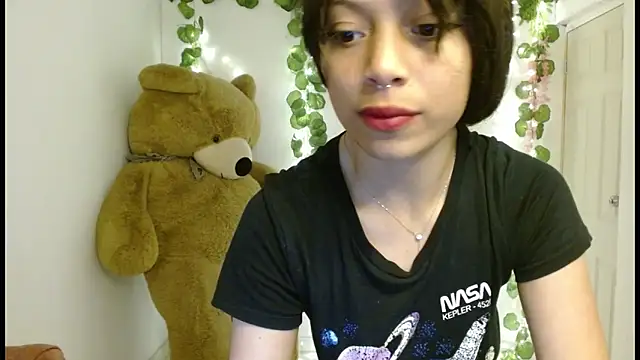 Snapshot of EIVIY1609 chatting on September 23, 1:42 pm EIVIY1609 online show from September 23, 1:42 pm