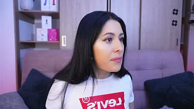 SophiieCumsx online show from March 27, 4:14 am