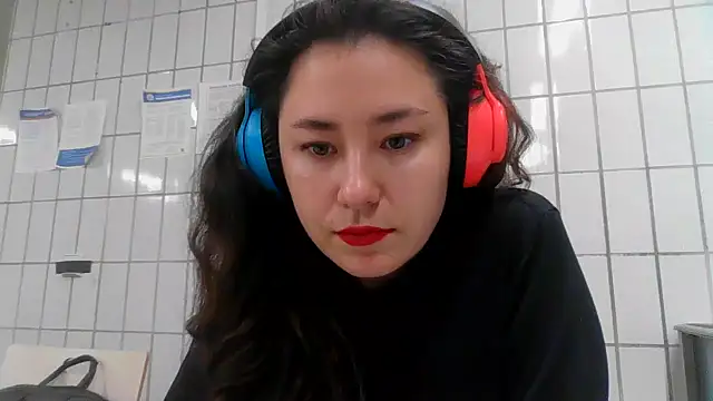 Emparia online show from November 1, 10:36 pm