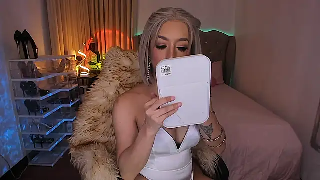 Dream Goddess online show from January 17, 10:45 am