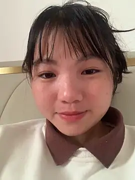 Emlyly-18 online show from October 20, 7:11 am