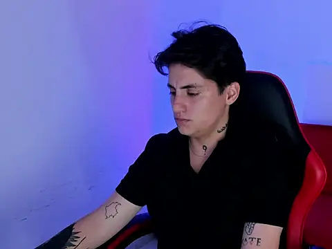 PeytonBox online show from December 4, 11:56 am