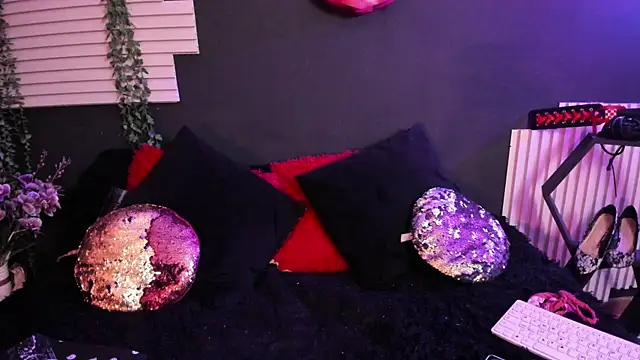 kinky momm online show from July 13, 4:19 pm