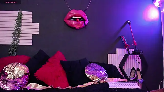 kinky momm online show from July 17, 3:49 pm