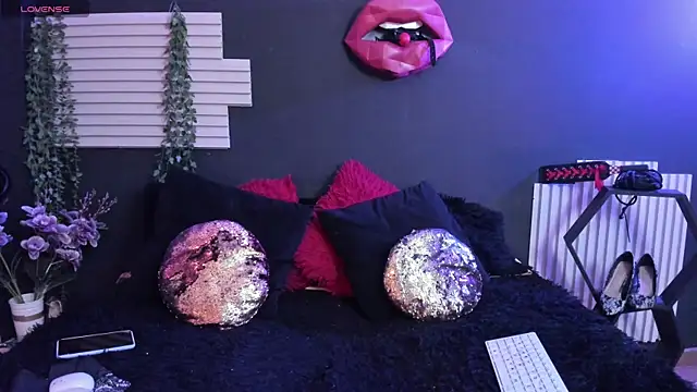 kinky momm online show from July 11, 4:07 pm