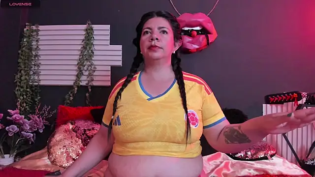 kinky momm online show from July 7, 3:26 pm