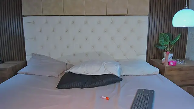 Dafne Hillss online show from September 16, 3:53 pm