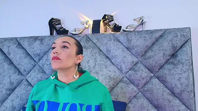 Shantey Laurent online show from November 21, 1:24 pm