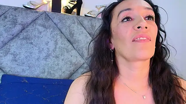 Shantey Laurent online show from November 17, 5:02 pm