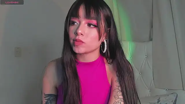 Snapshot of Mia_sky_1 chatting on October 4, 8:57 pm Mia sky 1 online show from October 4, 8:57 pm