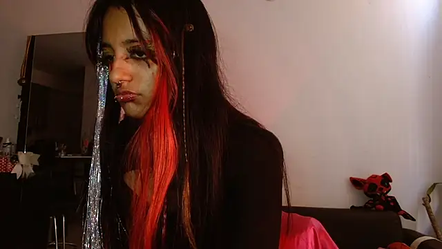 Snapshot of carolinerue chatting on October 24, 4:03 pm carolinerue online show from October 24, 4:03 pm