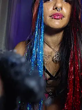 Snapshot of carolinerue chatting on October 29, 11:14 am carolinerue online show from October 29, 11:14 am