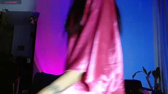 Snapshot of carolinerue chatting on October 18, 9:12 am carolinerue online show from October 18, 9:12 am