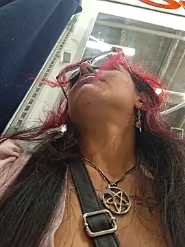 carolinerue online show from March 11, 9:39 pm