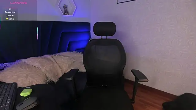 artemis nyx online show from November 13, 8:30 pm