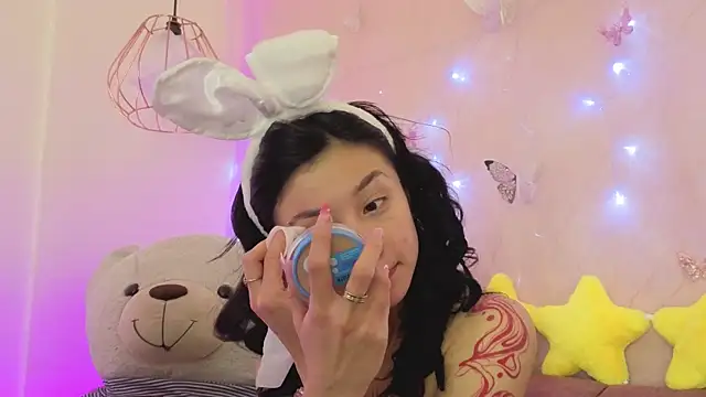 april bennett online show from December 15, 12:21 pm