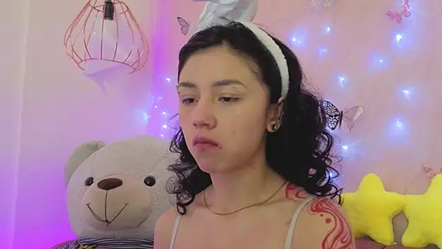 april bennett online show from December 16, 12:44 pm