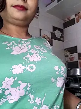 Hot-Pooja25 online show from April 28, 2:38 am