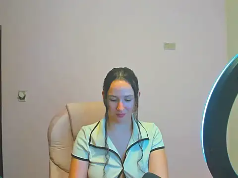 butterflyfree1 online show from October 4, 9:41 pm