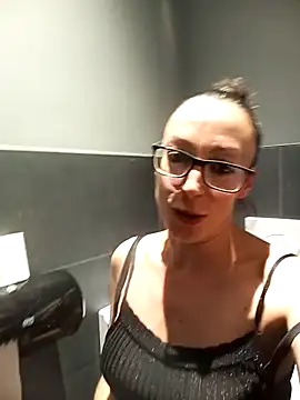 Snapshot of Astrid3 chatting on October 20, 6:44 pm Astrid3 online show from October 20, 6:44 pm