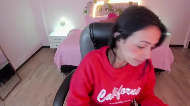 Mariam Lopez   online show from June 17, 3:08 am