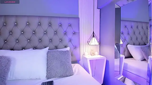 LunaBloomn online show from January 8, 5:50 pm