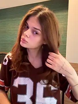 selenatress online show from October 7, 12:53 pm