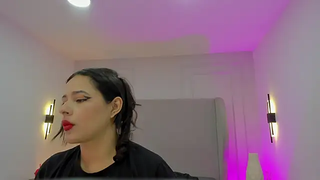 Snapshot of Dream_nena chatting on October 6, 3:56 am Dream nena online show from October 6, 3:56 am