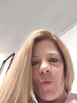 Casandra Cruz online show from October 5, 2:00 pm
