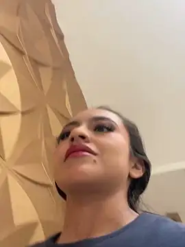 Leslie Bussh  online show from April 8, 1:57 pm