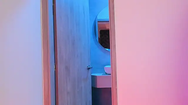 Leslie Bussh  online show from October 23, 8:37 pm